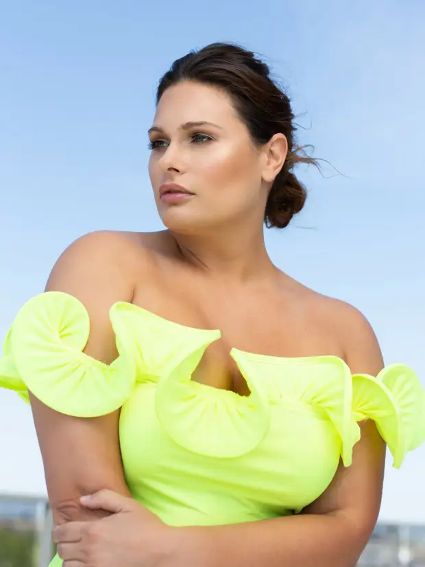 Джоби Бах — модель плюс-сайз из Канады