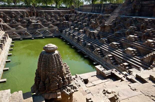 Изображение взято с сайта: https://www.ewsholidays.com/wp-content/uploads/2018/12/Modhera-Sun-Temple-Modhera-Gujarat-India8.jpg