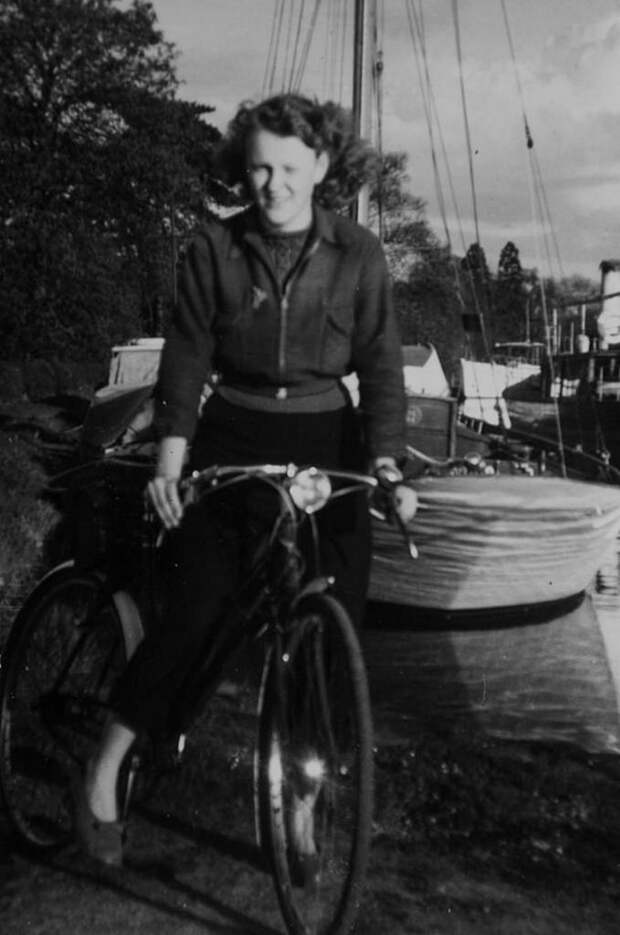 83-летняя прабабушка и 44-летний музыкант 14 лет в браке. Он ей играет на органе, а она заботится о нем