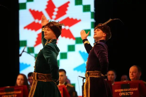 Концерт образцово-показательного оркестра и ансамбля песни и танца внутренних войск МВД прошел в Бобруйске.