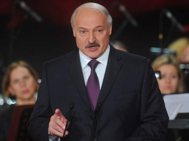 Президент Белоруссии назвал Путина «родным братом»