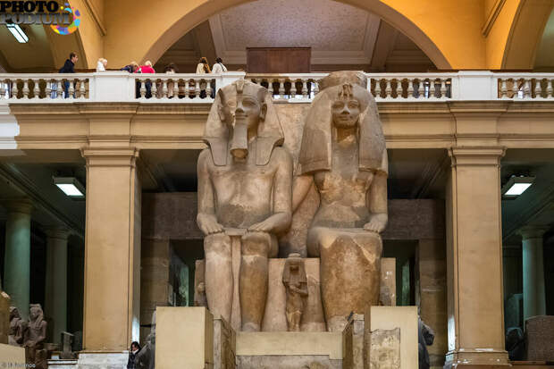 Аменхотеп Третий с супругой.