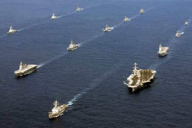 Корабли ВМС США в Восточно-Китайском море. Фото: Jennifer A. Villalovos / AP