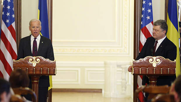 Президент Украины Петр Порошенко и вице-президент США Джо Байден. Архивное фото