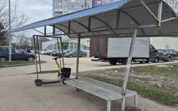 Рязанцы пожаловались на опасный павильон остановки "Кинокопировальная фабрика"