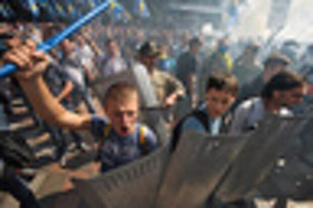 Митинг против внесения изменений в Конституцию Украины в части децентрализации власти