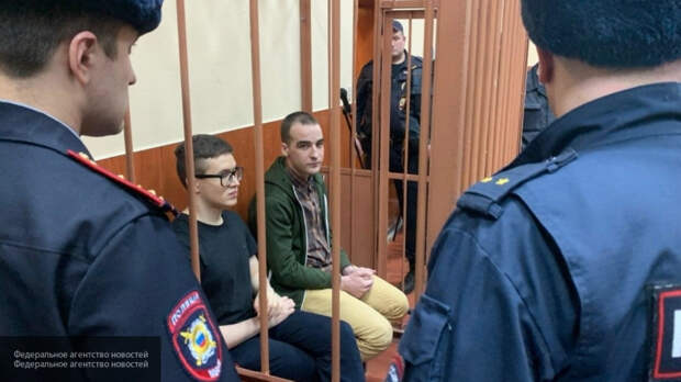 Петербургский суд продлил арест обвиняемых по делу "Сети" еще на три месяца