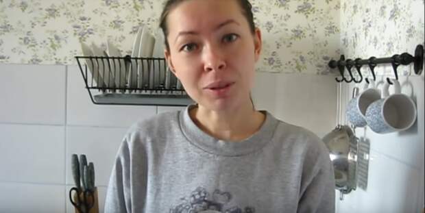 Весь процесс капитального ремонта, сделанного своими руками Анна прокомментировала в видеоролике. | Фото: youtube.com. Весь процесс капитального ремонта, сделанного своими руками Анна прокомментировала в видеоролике. | Фото: youtube.com.