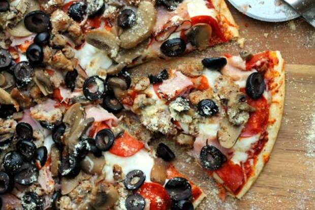 Начинка для пиццы с грибами, салями и беконом