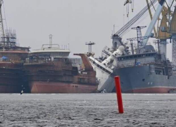 Новейший военный ледокол в Выборге дал крен после атаки дронов ВСУ