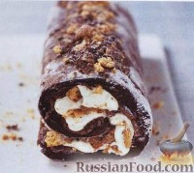 Фото к рецепту: Шоколадный рулет со сливками и амаретти Фото к рецепту: Шоколадный рулет со сливками и амаретти