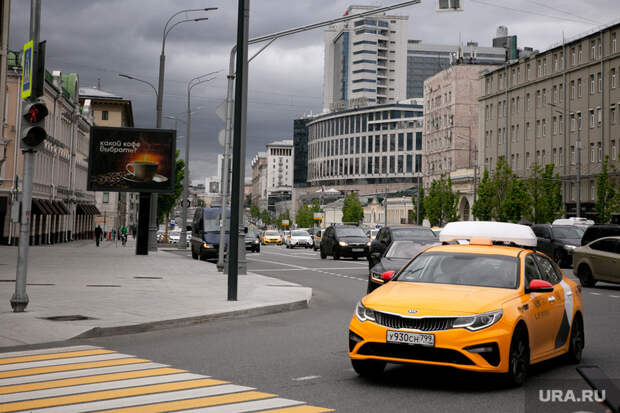 Минтруд хочет дать таксистам и курьерам оплачиваемые отпуска