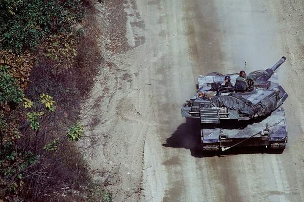 Бойцы группировки войск «Центр» эвакуировали с линии фронта первый танк Abrams