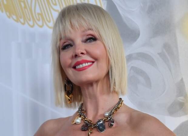 88 лет — не предел: мама Валерии в ярком образе произвела фурор в Сети