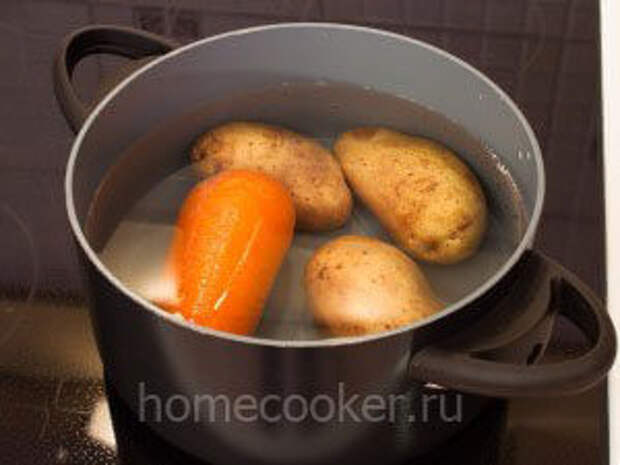 Салат из печени трески Kartoshka i morkovkoj 300x225 Салат из печени трески