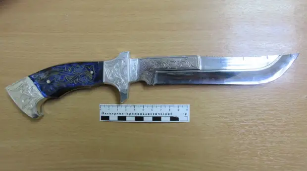 Крымчанка продала холодное оружие на железнодорожном вокзале Симферополя