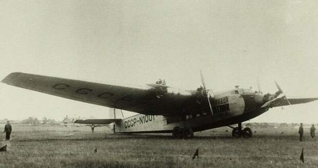 1 июня 1936 г. открылась трансконтинентальная авиалиния Москва – Владивосток. Самолет АНТ-14 «Правда», 5 моторов, 35 мест. Эта авиалиния до сих пор считается одной из протяженных в мире. история, люди, факты