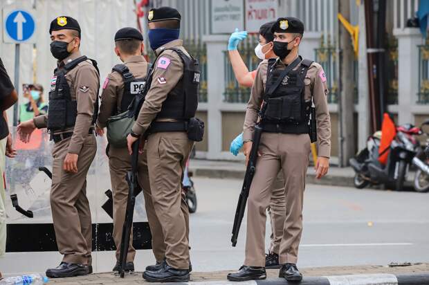 Россиянина избили на Шри-Ланке за царапину на доске для серфинга