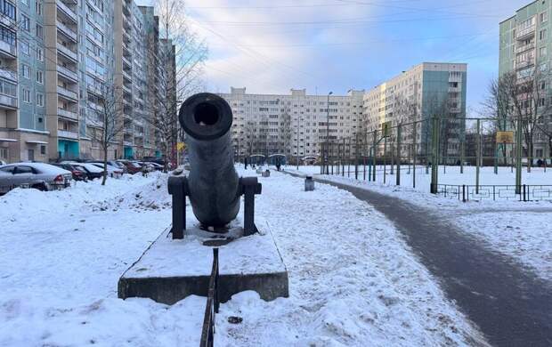 Пушку XIX века обнаружили на детской площадке в Петербурге