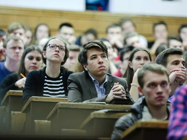 Родители студентов начали переезжать вместе с ними в Москву