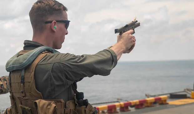 США показали тренировки на USS Tripoli, который могут использовать против Ирана