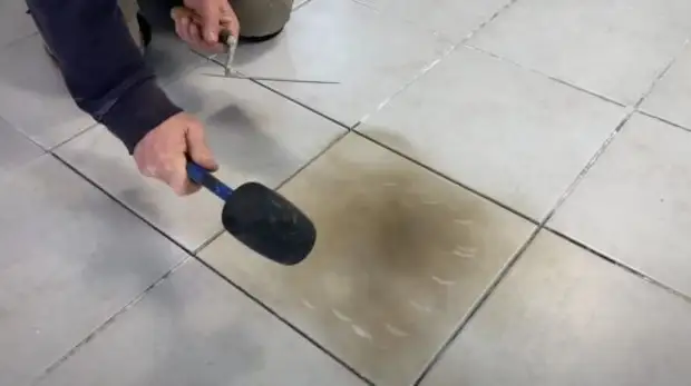 Как снять приклеенную на раствор плитку, не повредив её