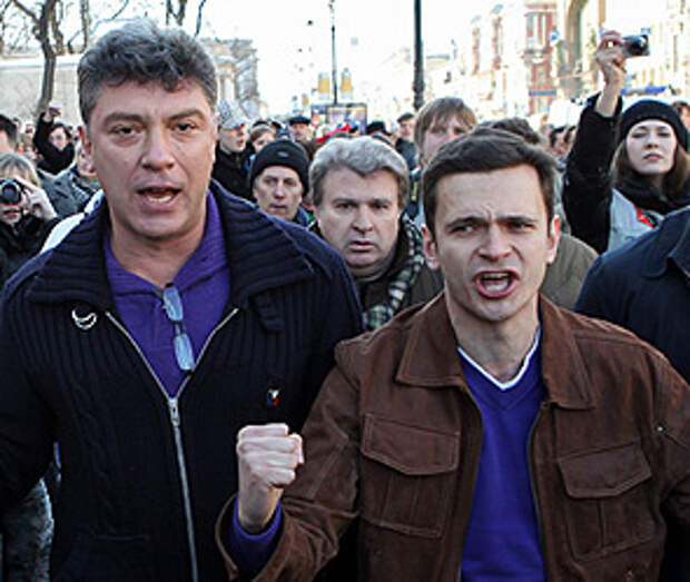 Борис Немцов и Илья Яшин. Фото: ИТАР-ТАСС