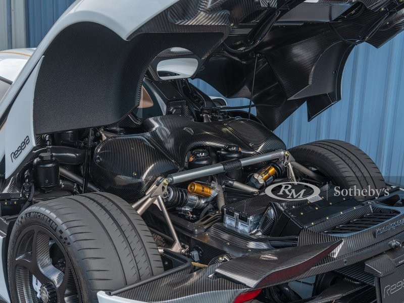 Редкий Koenigsegg Regera 2019 года с крутыми опциями отправляется на аукцион