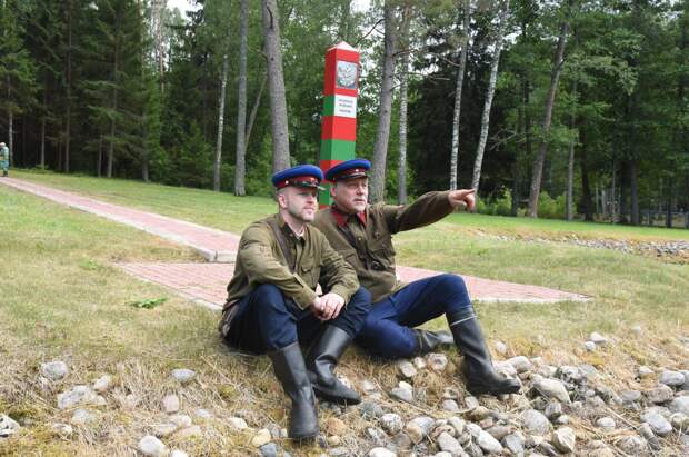 Курган Дружбы. Даёшь ещё один рукотворный холм - только в разы больше и на нашей стороне!