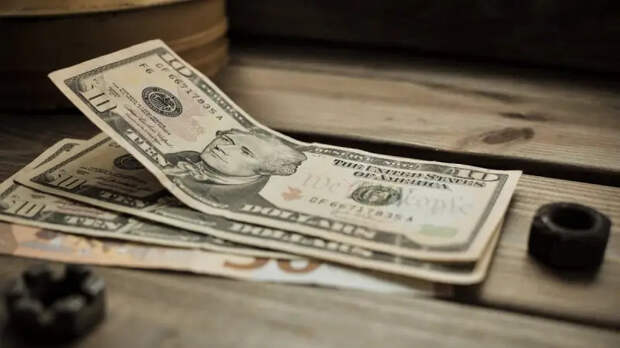 «Спекулирую как хочу»: Трамп ненароком обвалил доллар до четырехлетнего минимума