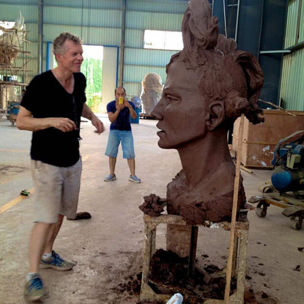 Bob Clyatt, sculpting