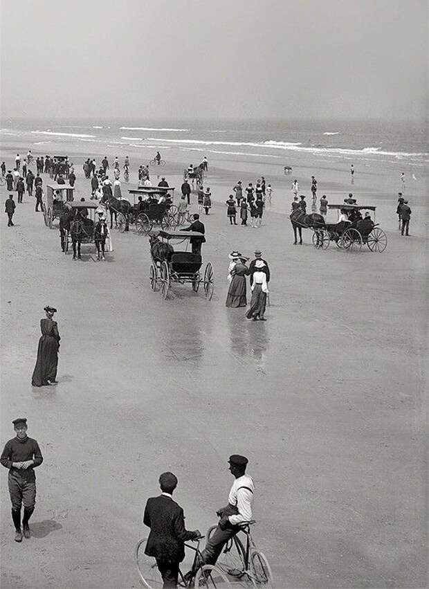 Отдыхающие на пляже. США, Флорида, 1904 год.