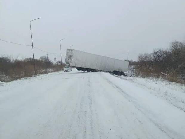 Зима в марте: снегопад жестко ударил по Приморью, парализовав несколько дорог в крае