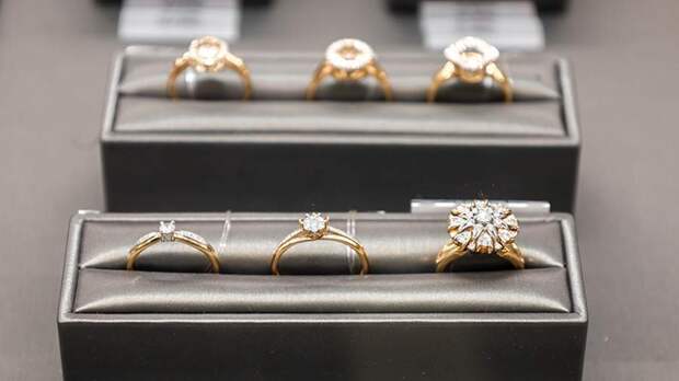 Технолог назвал портящие вид ювелирных украшений факторы