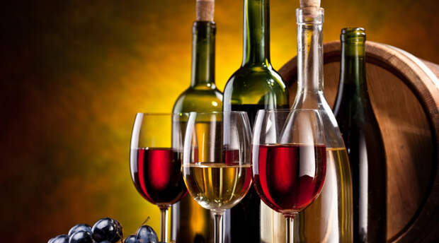 Алкоголь От лишнего бокала вина тоже лучше будет отказаться. Медики Всемирной организации здравоохранения доказали, что именно алкоголь является основной причиной преждевременного развития рака пищевода и толстой кишки.