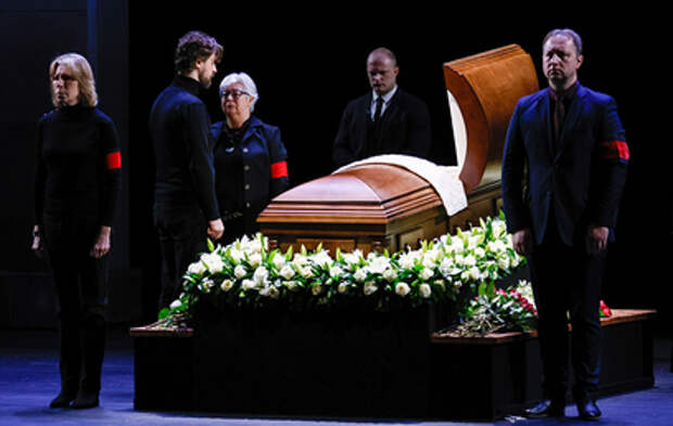 Знаменитые артисты пришли проститься с актером Владимиром Симоновым