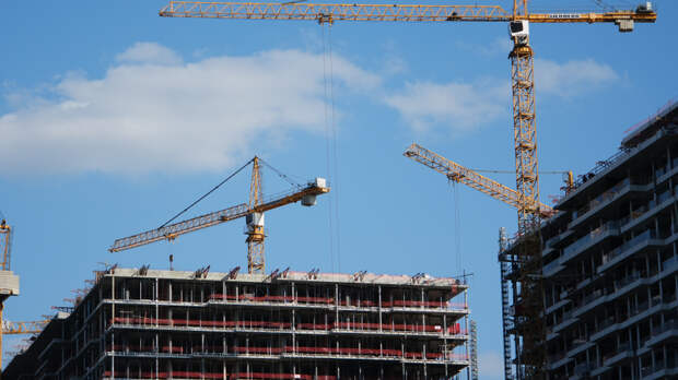 Лидер ЛДПР предложил ограничить контракты для застройщиков-нарушителей