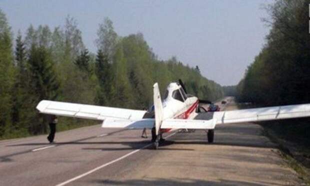 Самолеты на шоссе - это нормально. /Фото: bloknot.ru.