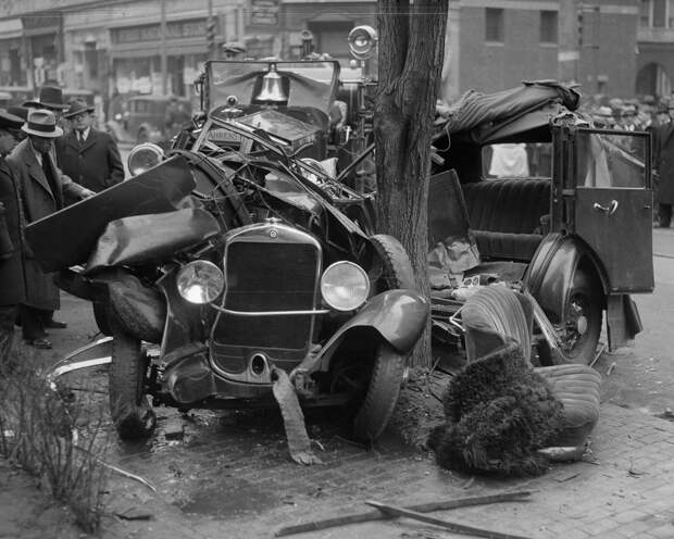 Трагичные и нелепые автомобильные аварии Бостона в 1930-х годах. Фотограф Лесли Джонс