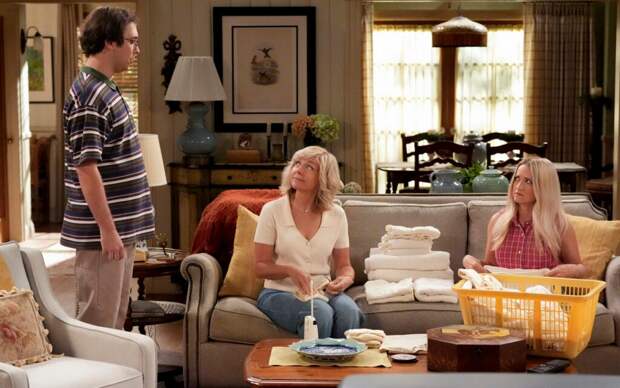 Connor approaches Mandy and Audrey with another odd request on Georgie & Mandy's First Marriage Season 1 Episode 2