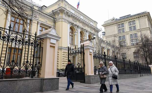 ЦБ изучает, как низко может пасть ключевая ставка — и как долго ей это лучше делать