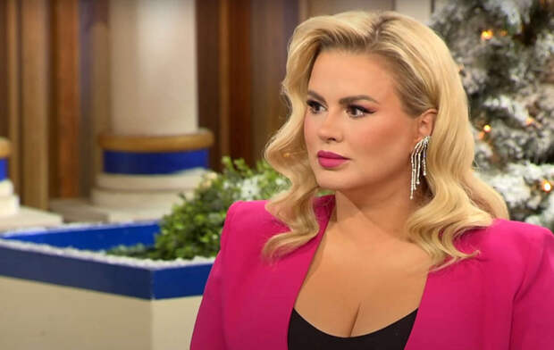 Анна Семенович трогательно попрощалась со своими поклонниками в Instagram