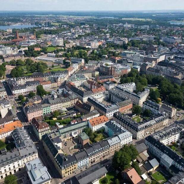 Звёзды в изгнании: как Чулпан Хаматова и Антон Долин* осваивались в Латвии