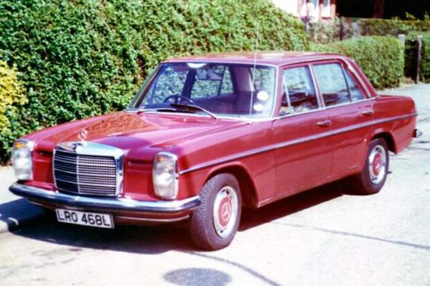 6. Mercedes-Benz 220 (W115).jpg