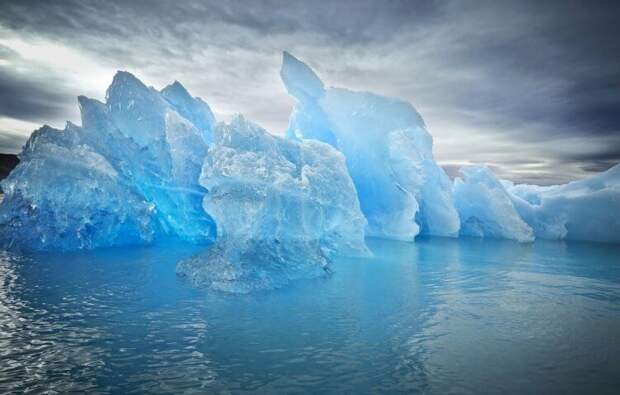 В июле в Гренландии растаяло 18 миллиардов тонн льда — чем это грозит планете?