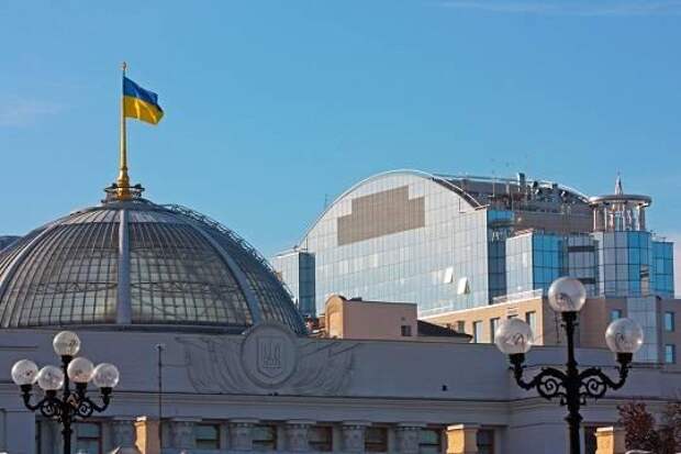 Парламент не доверяет правительству, президент – парламенту, а региональное руководство не доверяет никому
