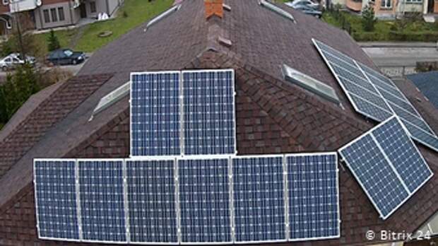 Солнечные батареи на крыше дома в Калининграде 