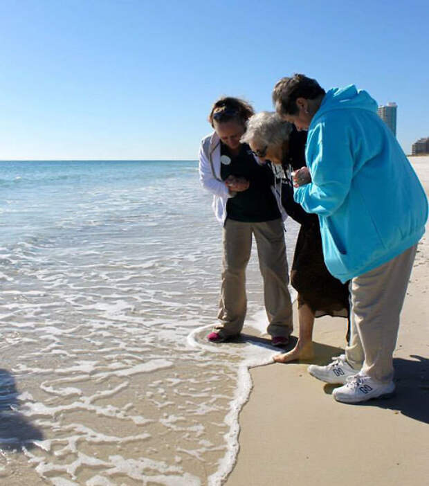 100-летняя Руби Холт впервые увидела океан доброта, люди, милота, подборка, позитив, реакция