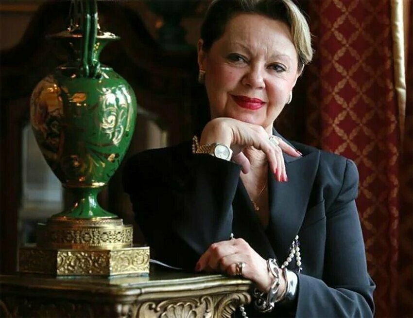 Актриса, исполнившая роль знающей 30 слов Эллочки-людоедки, преподавала Русский язык и пишет стихи