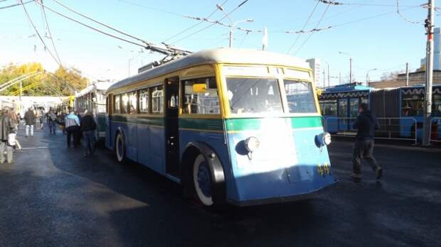 83 года московскому троллейбусу. Фоторепортаж